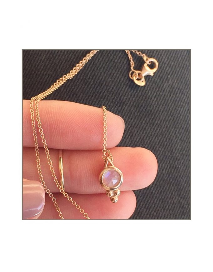 9ct yellow gold & lapis lazuli choker styled